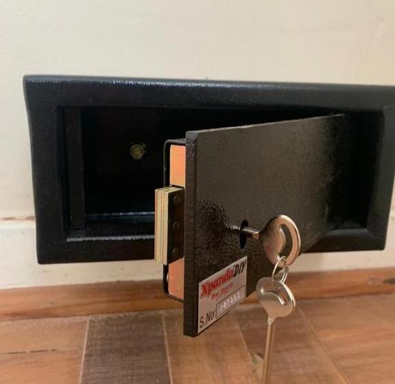 스탠다드 룸, 28 On Wood