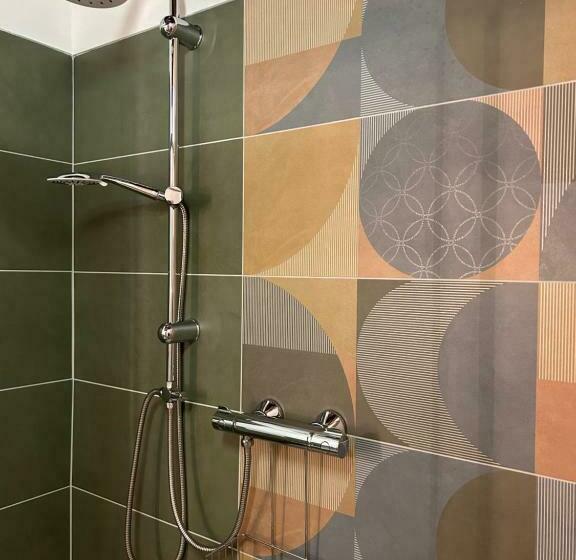 اتاق استاندارد, Chez Madame