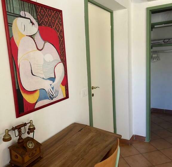 اتاق استاندارد, Chez Madame