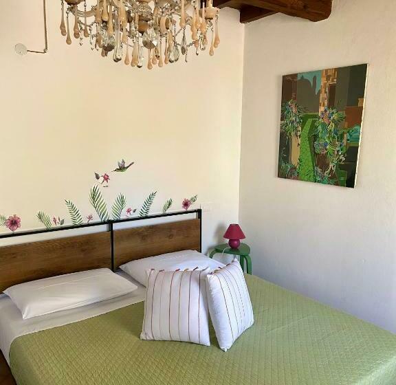 اتاق استاندارد, Chez Madame