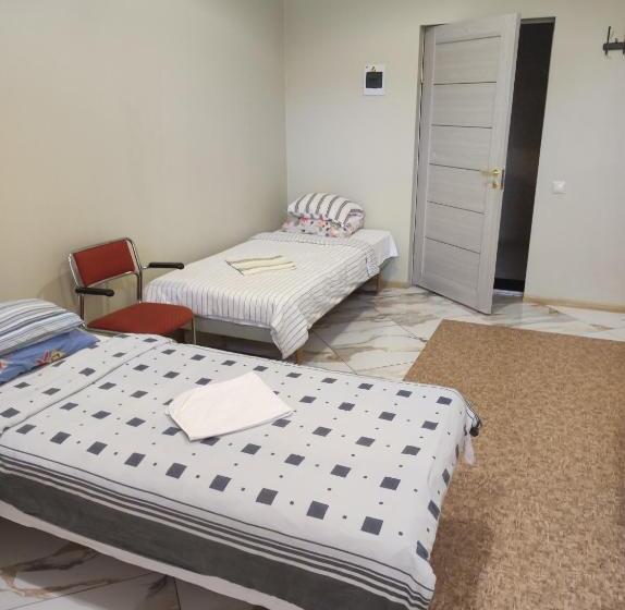 اتاق خانوادگی با سرویس بهداشتی مشترک, Tirgus Nams