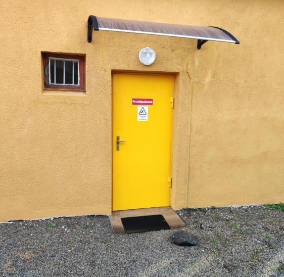 اتاق خانوادگی با سرویس بهداشتی مشترک, Tirgus Nams