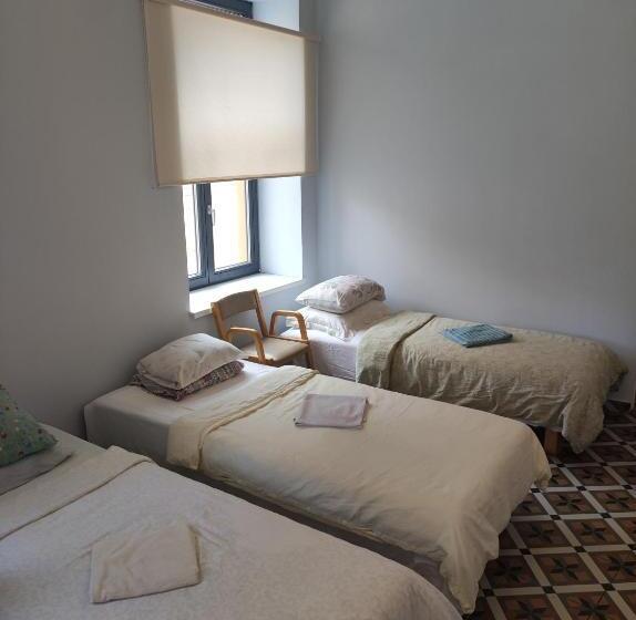 اتاق خانوادگی با سرویس بهداشتی مشترک, Tirgus Nams