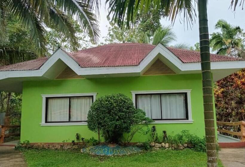 חדר משפחתי דלוקס, Aghao Midgreens Resort