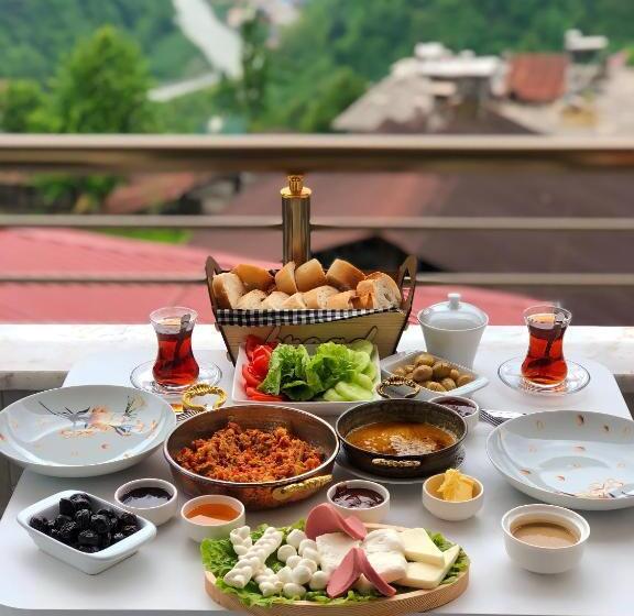 דירת חדר, Dereli̇ Sui̇t Apart