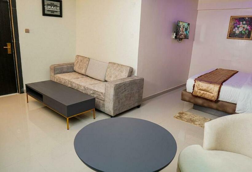 스탠다드 룸 킹사이즈 침대, Romeneo Grand Royal