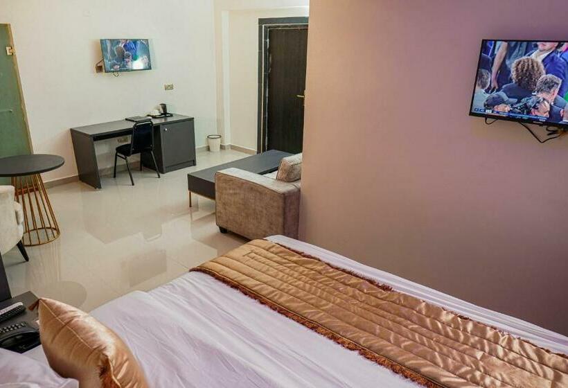 스탠다드 룸 킹사이즈 침대, Romeneo Grand Royal