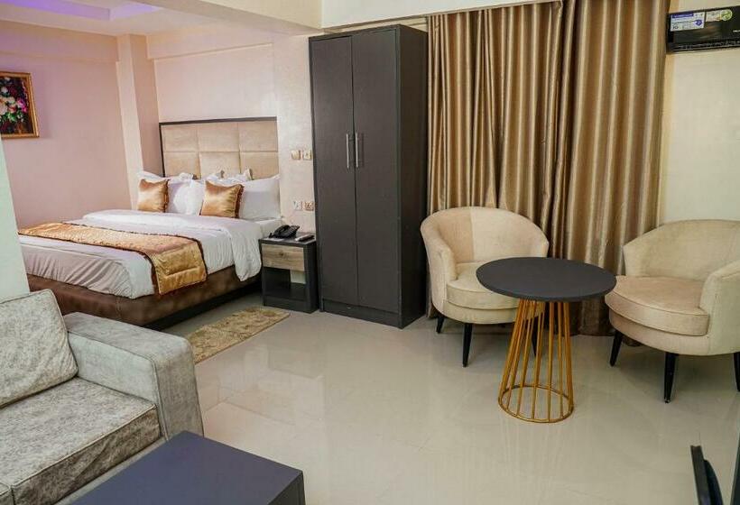 스탠다드 룸 킹사이즈 침대, Romeneo Grand Royal