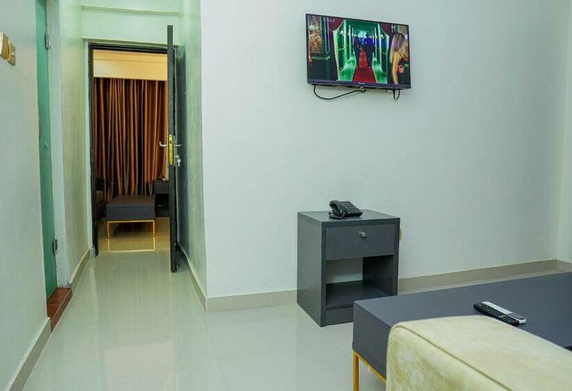 디럭스 룸 킹사이즈 침대, Romeneo Grand Royal