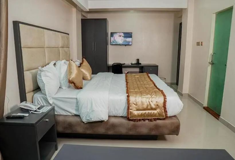 اتاق سوپریور با تخت بزرگ, Romeneo Grand Royal