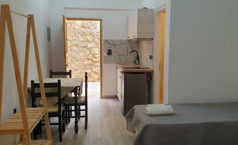 סטודיו סטנדרטי נוף לים, Escape Rooms