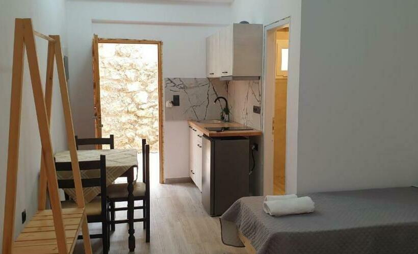 סטודיו סטנדרטי נוף לים, Escape Rooms