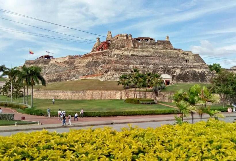 חדר סטנדרט לשלושה, Room In Lodge   Tr V2d Hostel Room Near Castillo San Felipe With Pool And Wifi