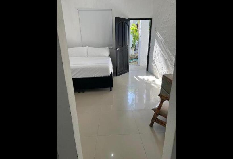 Номер Стандарт Трехместный, Room In Lodge   Tr V2d Hostel Room Near Castillo San Felipe With Pool And Wifi