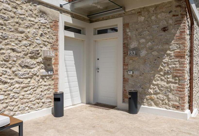 جناح إدارى, Tenuta Fogliani Resort & Natural Spa