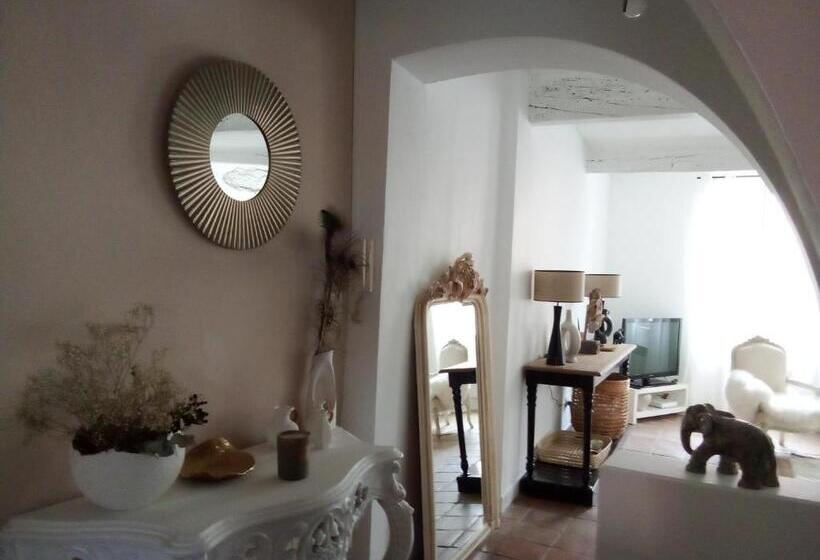 غرفة قياسية, La Maison Perchee