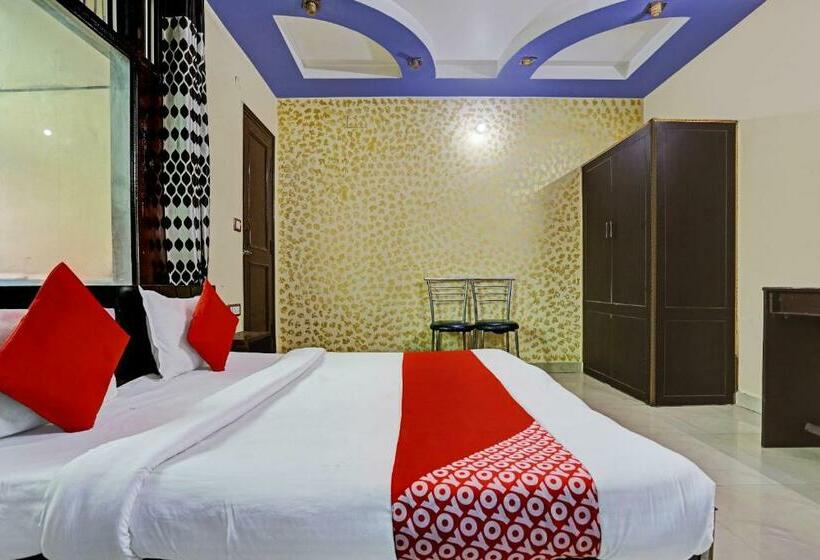 اتاق کلاسیک سه تخته, Oyo Flagship 81356 J Banquets