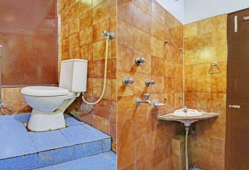 اتاق کلاسیک سه تخته, Oyo Flagship 81356 J Banquets