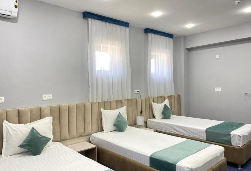 اتاق کلاسیک سه تخته, Blue Sky