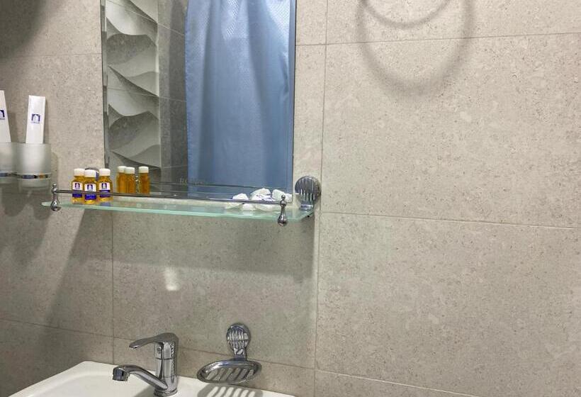 اتاق کلاسیک سه تخته, Blue Sky