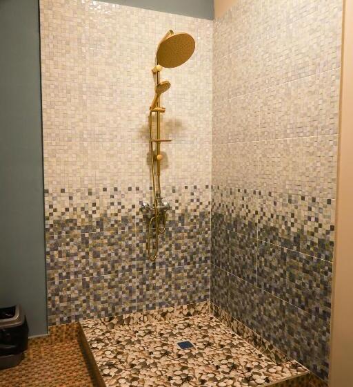 اتاق لوکس, Blue Sky