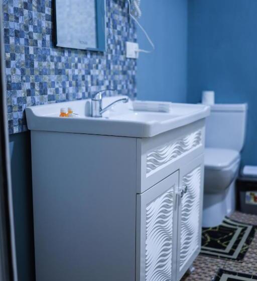 اتاق لوکس, Blue Sky