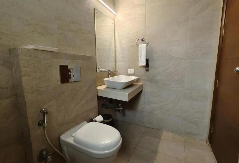 Camera Deluxe con Balcone, Aadat