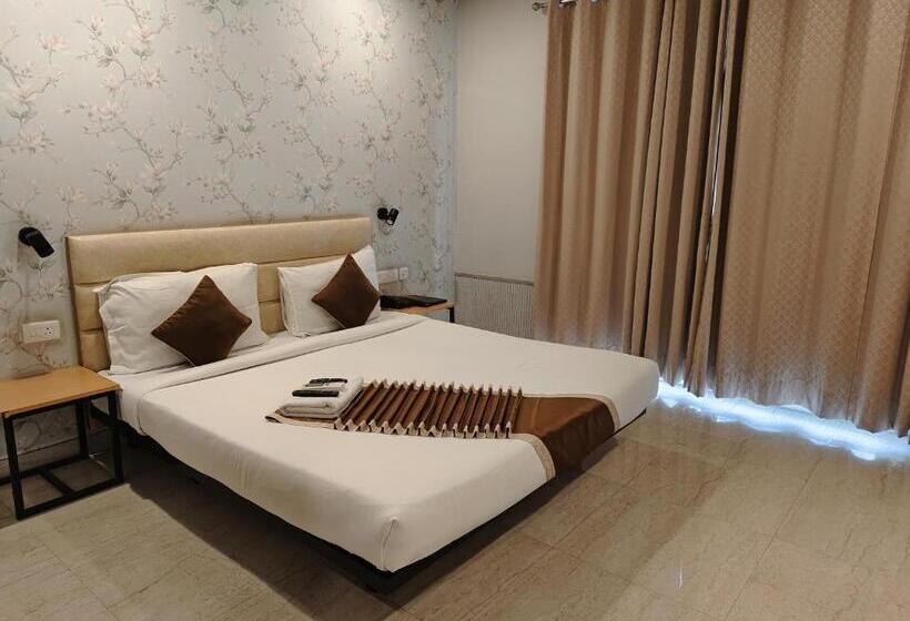 Chambre Deluxe avec Balcon, Aadat