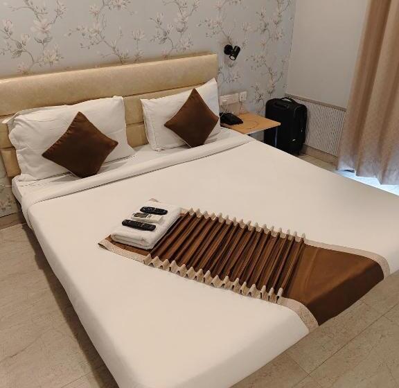 Chambre Deluxe, Aadat