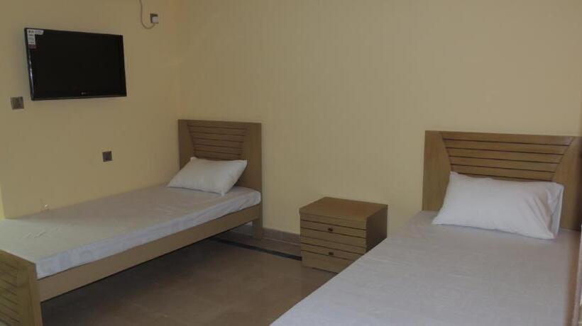 Economy Triple Room, Al Waqqas