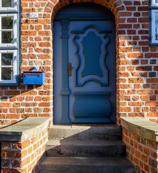 Дом 2 Спальни, Einzigartig   Das Kleine Hotel Im Wasserviertel