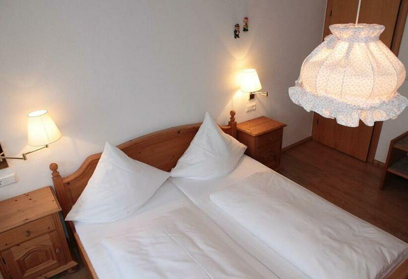 Quarto Estandar com Sacada, Adler Post