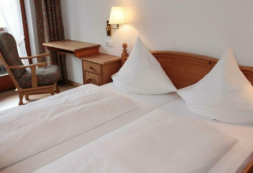 Quarto Estandar com Sacada, Adler Post