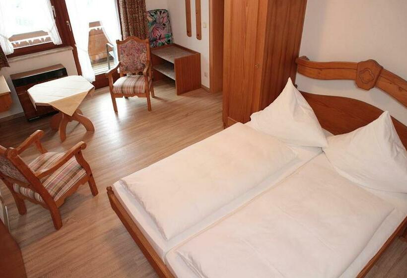 Quarto Estandar com Sacada, Adler Post