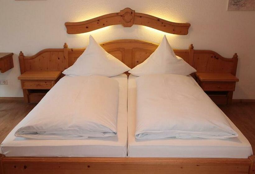 Quarto Estandar com Sacada, Adler Post