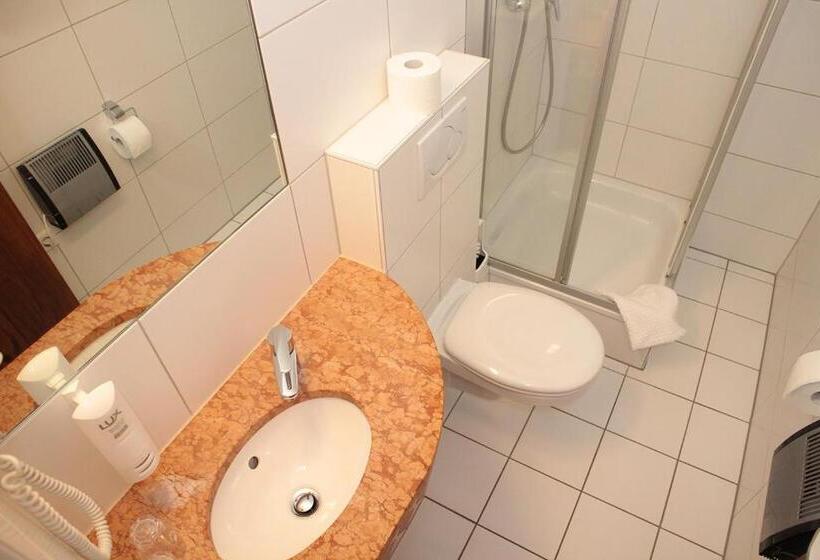 Quarto Estandar, Adler Post