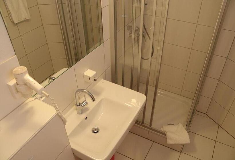 Quarto Estandar, Adler Post