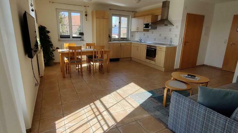 דירת חדר, Brigel Hof