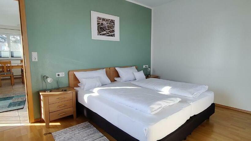 דירת חדר, Brigel Hof