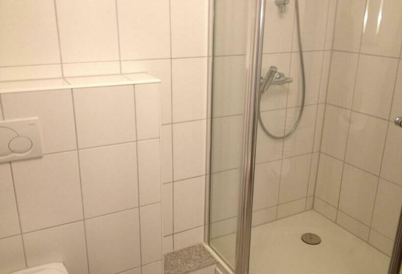 Quarto Triplo Standart, Gasthaus Romer