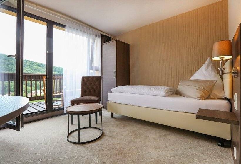 标准单人间, Luise