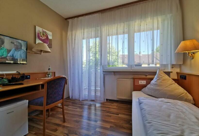 带阳台的标准单人间, Mainperle