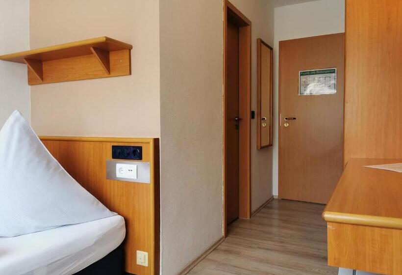 标准单人间, Mainperle