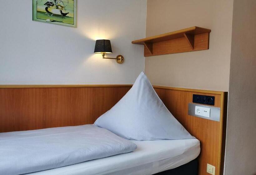 标准单人间, Mainperle