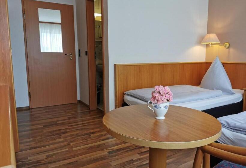 标准间, Mainperle