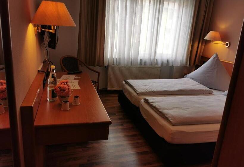 标准间, Mainperle