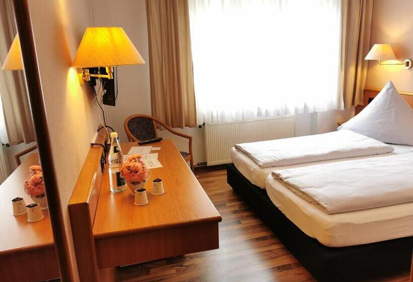 标准间, Mainperle