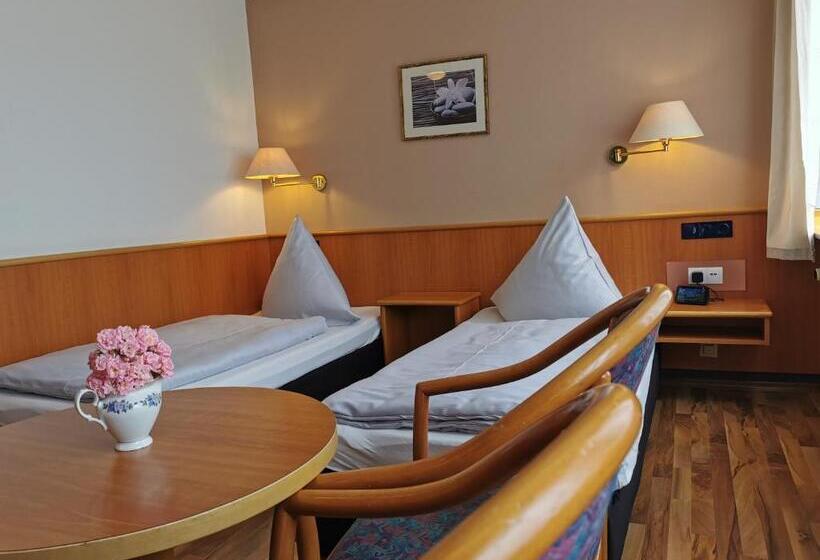 标准间, Mainperle