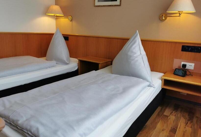 标准间, Mainperle