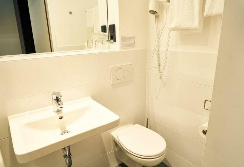 Номер Стандарт, Novitel Hotel Kirchheim   München Messe